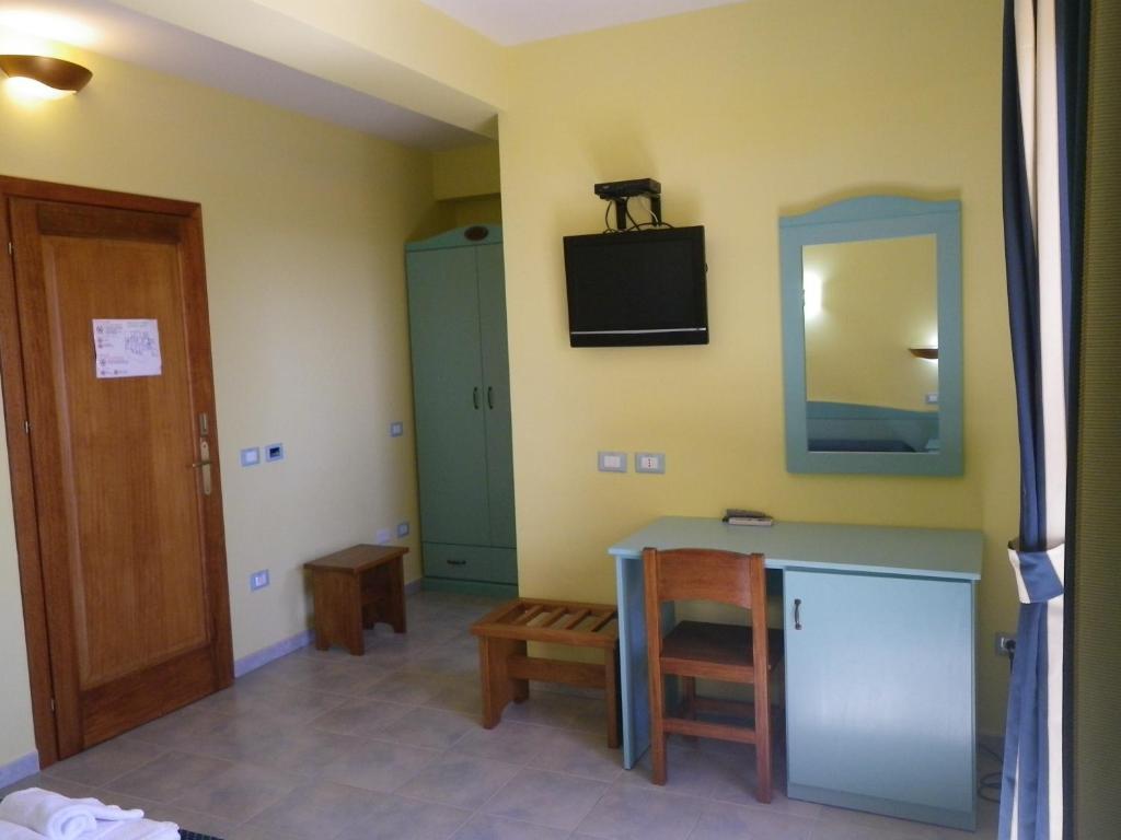 Hotel Costa Antiga SantʼAnna Arresi Habitación foto